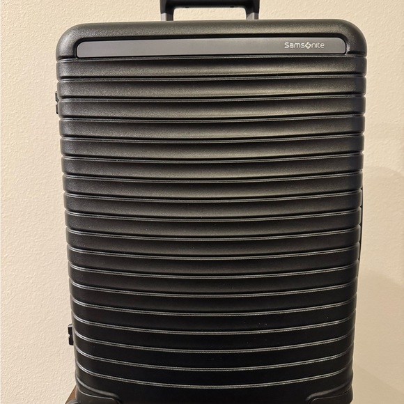 Samsonite Framelock Carry On Luggage - Picture 1 of 12